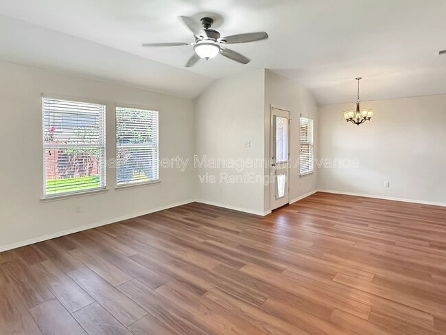 Building Photo - 1305 Savannah Ridge Dr