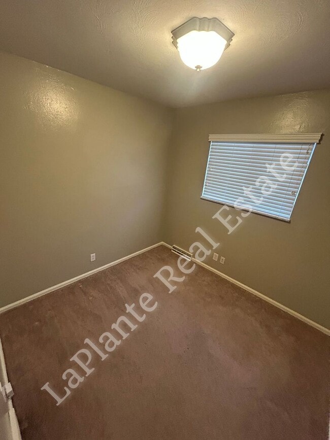 Building Photo - 1921 Northover Rd