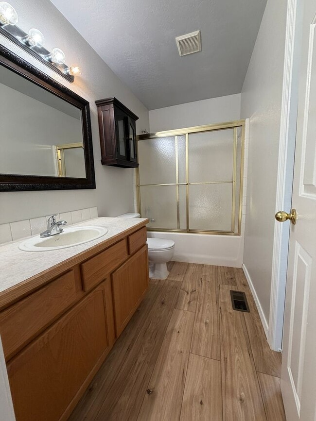 Building Photo - Great 4 bed 2 bath home with RV parking in...