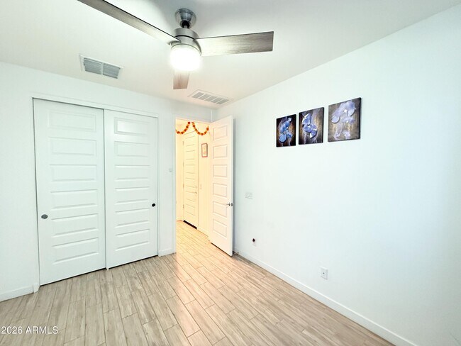 Building Photo - 127 E Gemini Pl