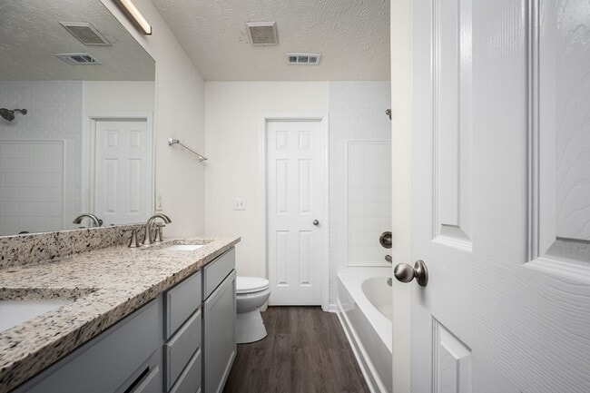 Building Photo - 4910 Laura Jeanne Blvd