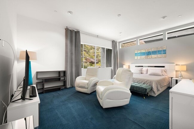 Building Photo - 1201 Surrey Ln