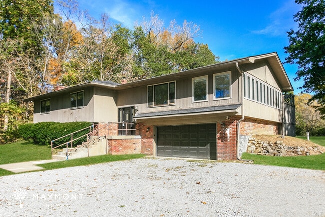 Building Photo - 1725 N Raceway Rd