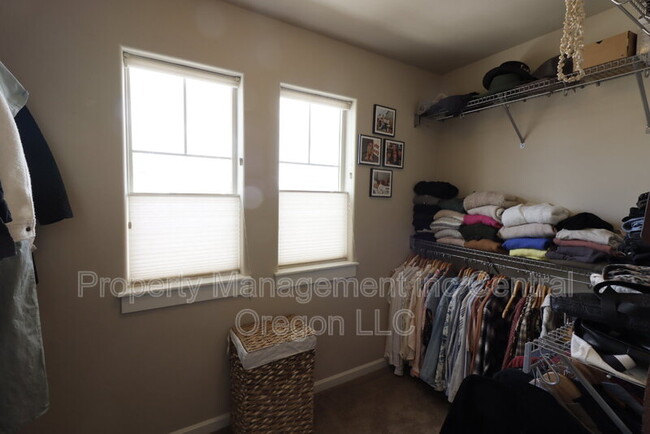 Building Photo - 2860 Yew Park Ln