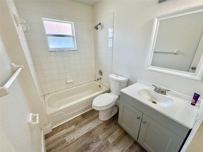 Building Photo - 2162 Marathon Ct