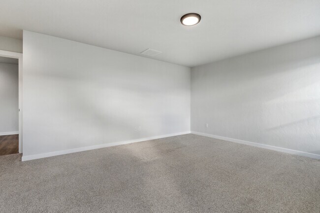 Building Photo - 3117 S Old Farm Ave