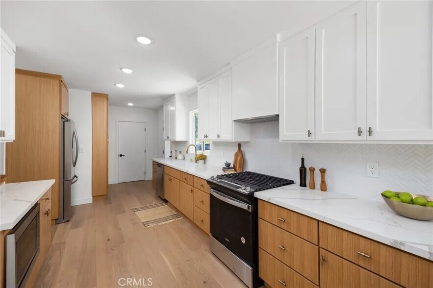 Building Photo - 3518 S Burnside Ave