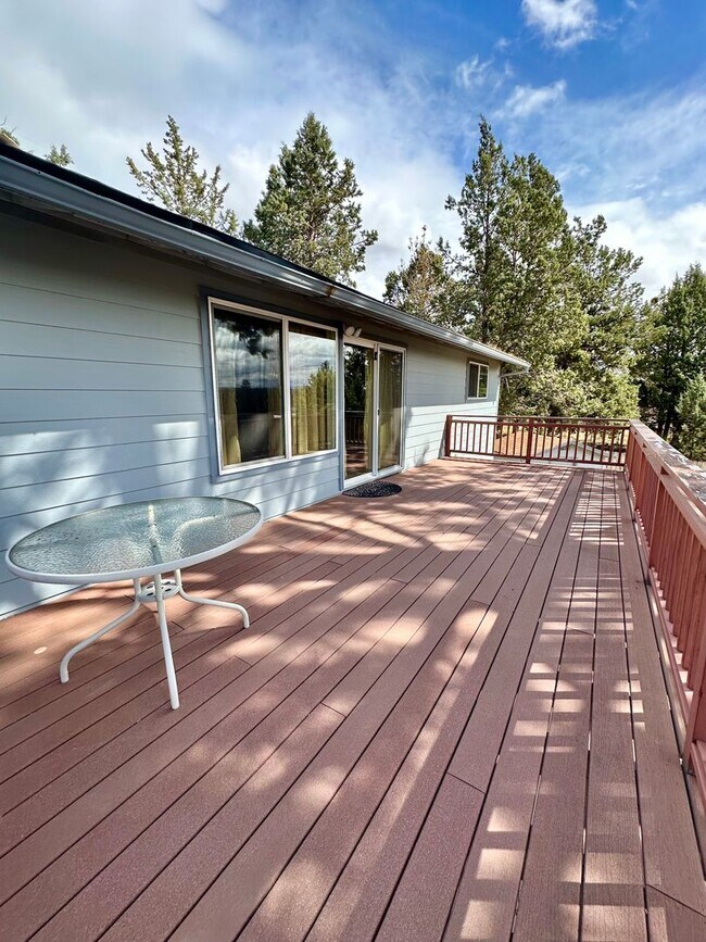 Building Photo - 1409 NW Portland Ave