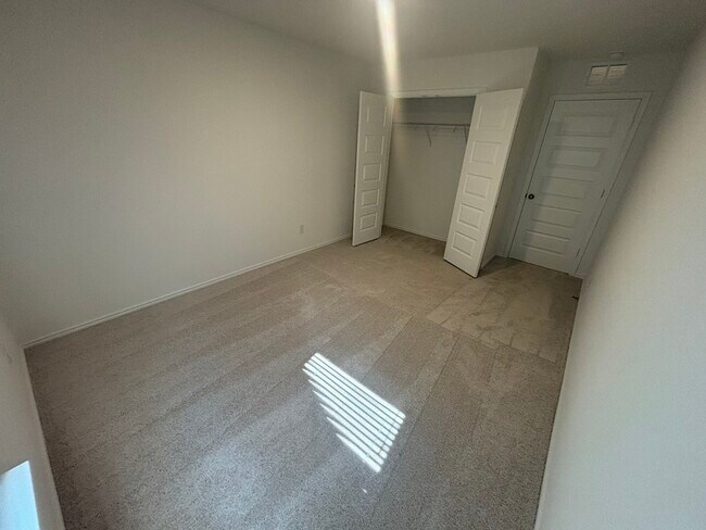 Building Photo - 148 Acorn Cir