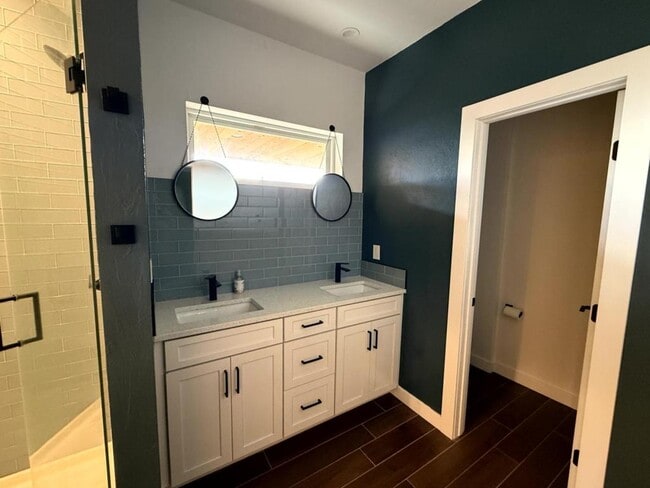 Building Photo - 6175 N Lamar St