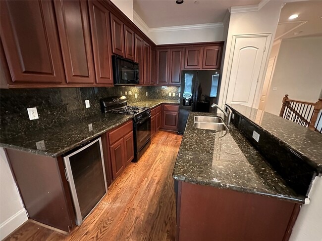 Building Photo - 6353 Richmond Ave.