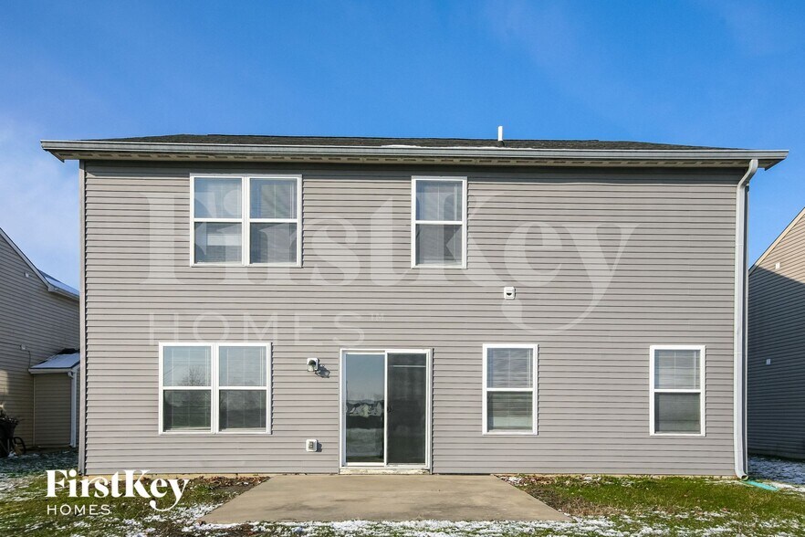 Building Photo - 1451 Round Lake Rd