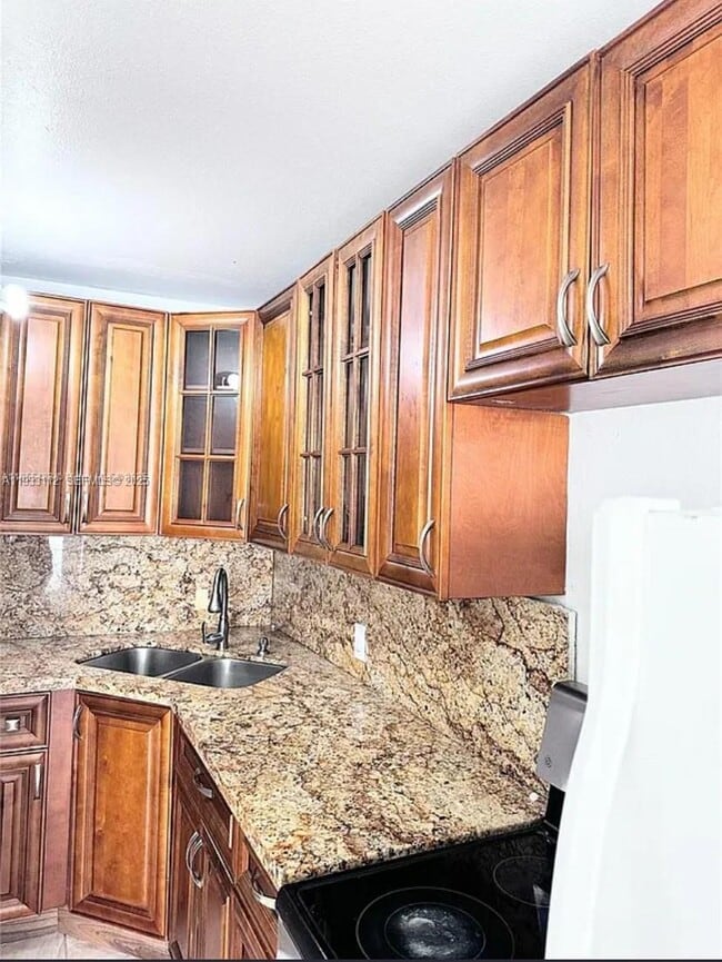 Building Photo - 4425 SW 21st St