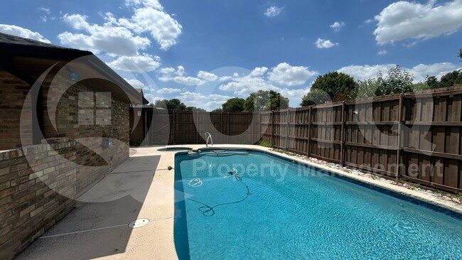 Building Photo - 3701 Leathertop Dr