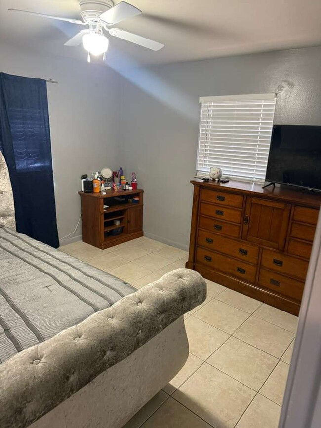 Building Photo - 38603 Naomi Ave