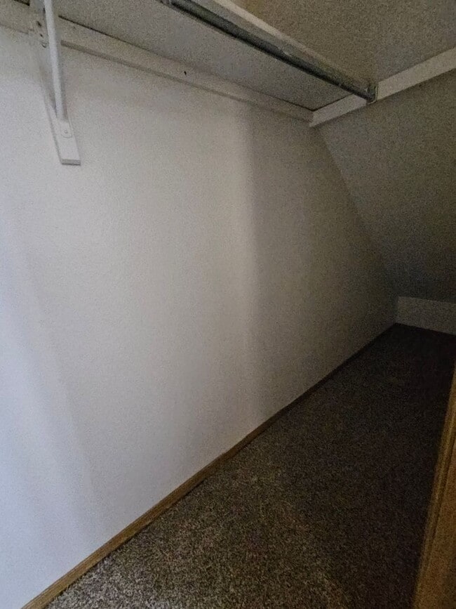 Building Photo - Spacious 2 Bed Townhome w/ Fenced Yard & N...