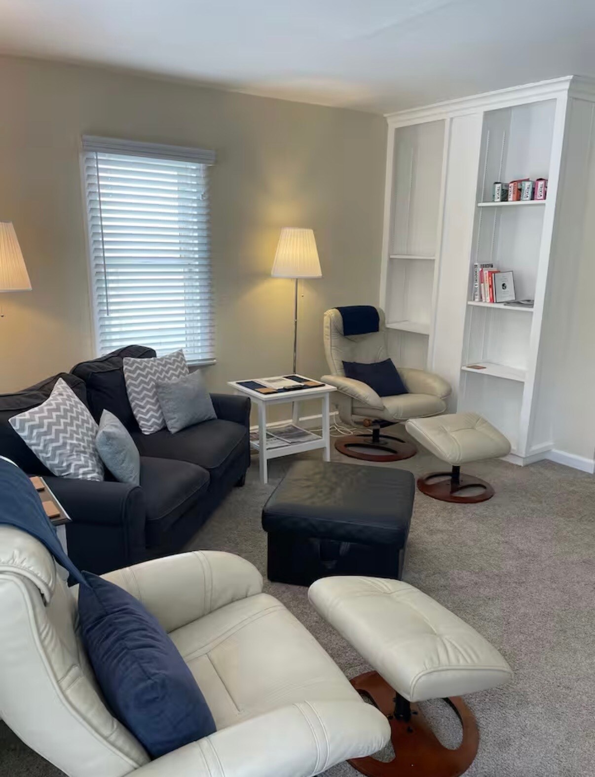 Building Photo - 213 S 7th St