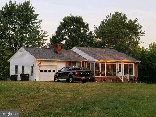 Building Photo - 90 Parrish Ln