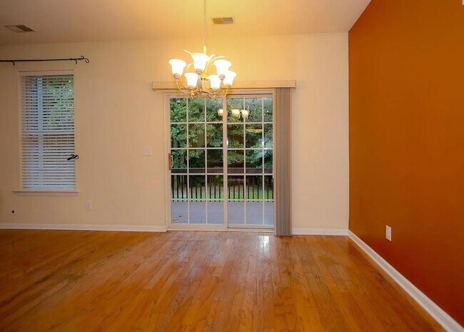 Building Photo - Spacious home located in the beautiful and well-established community of Magnolia Bluff in Lake C...
