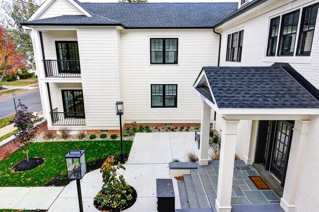 Building Photo - 20 E Redman Ave