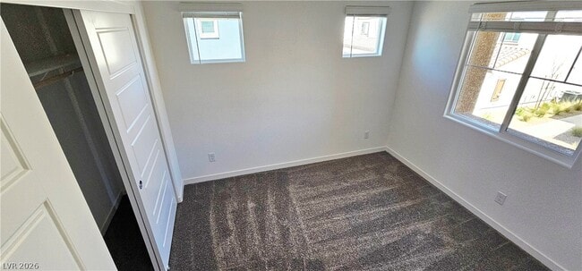 Building Photo - 915 Violet Heron St