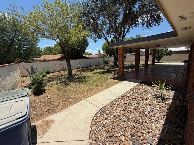 Building Photo - 1105 Hill Place Dr
