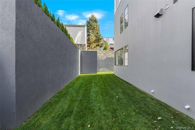 Building Photo - 156 Palisade St