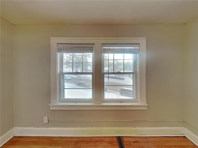 Building Photo - 3610 Oakdale Ave N