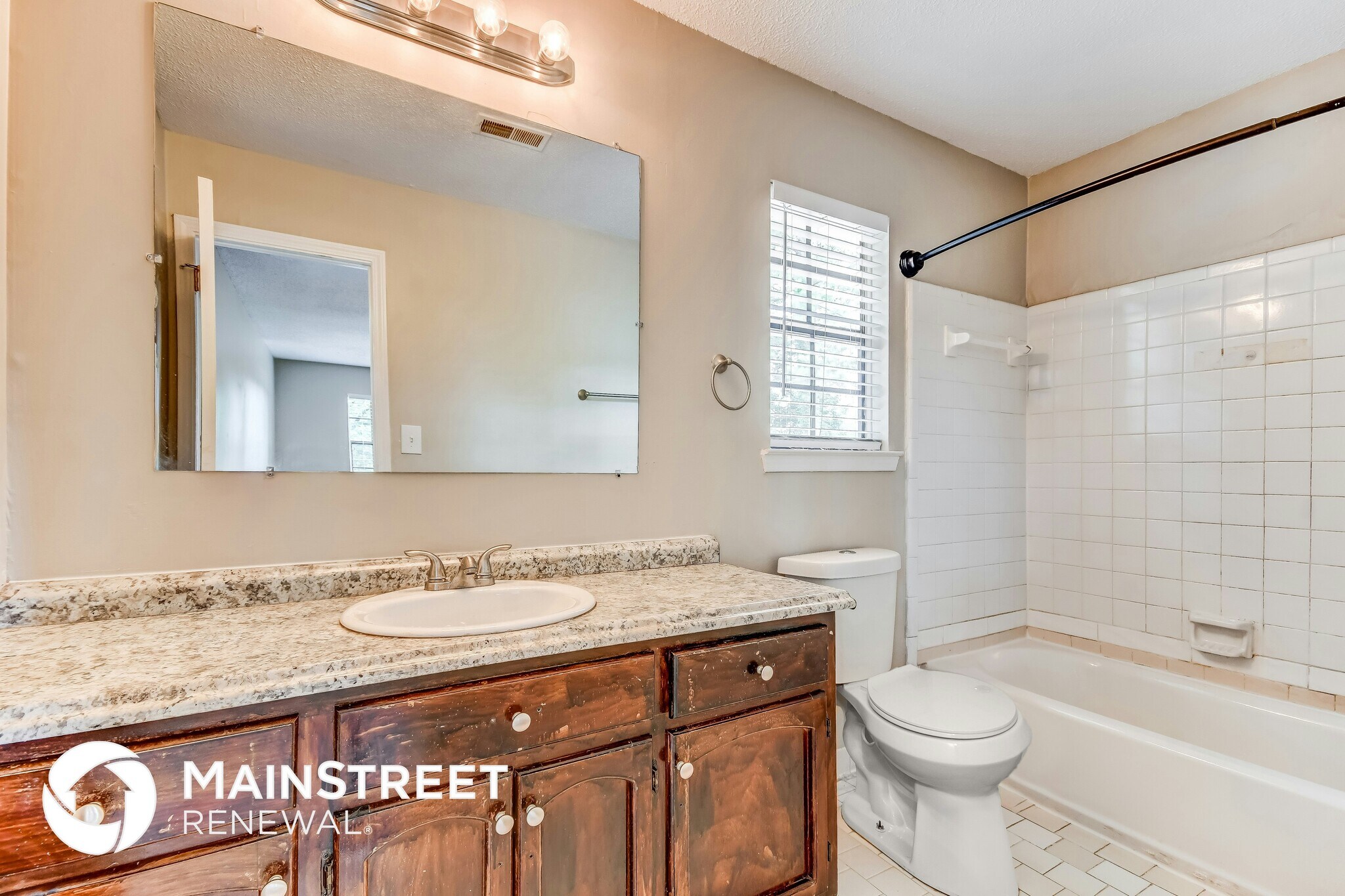 Building Photo - 904 Pine Forest Cir