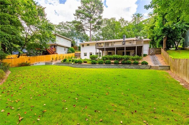 Building Photo - 3014 Skyland Dr NE
