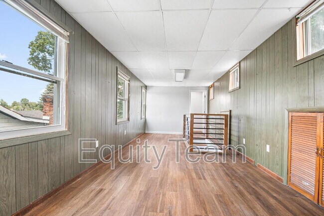 Building Photo - 4637 Alpine Ave