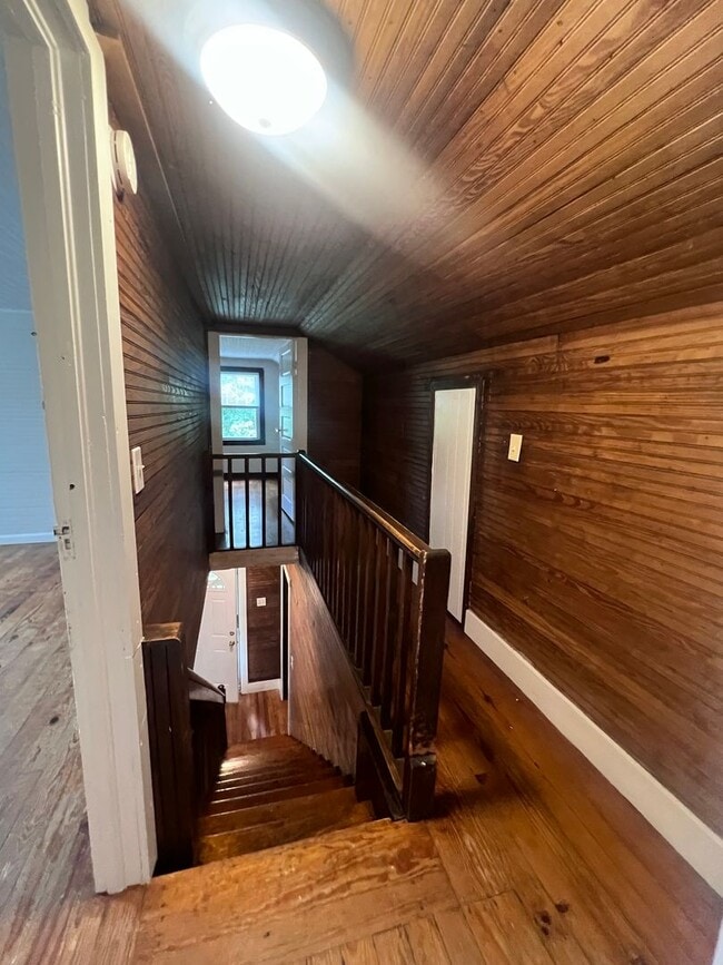 Building Photo - Unique 3 bedroom, 2 bathroom home for rent...