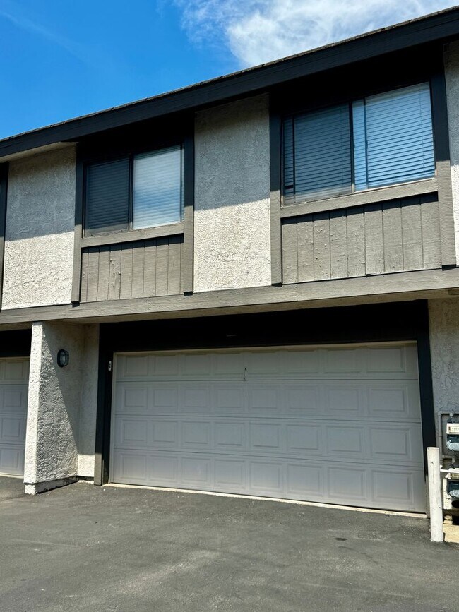Building Photo - 151 Majestic Ct