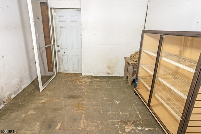 Building Photo - 16 E Munson Ave
