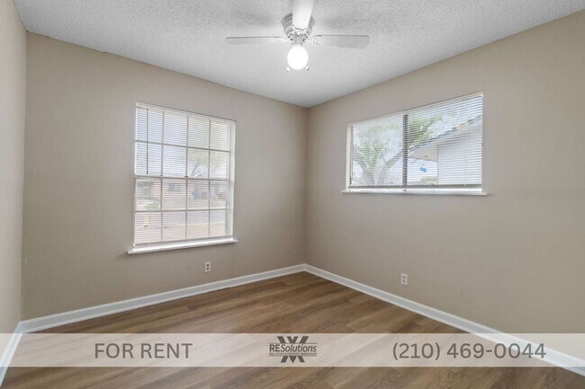 Building Photo - 8219 Glen Lark