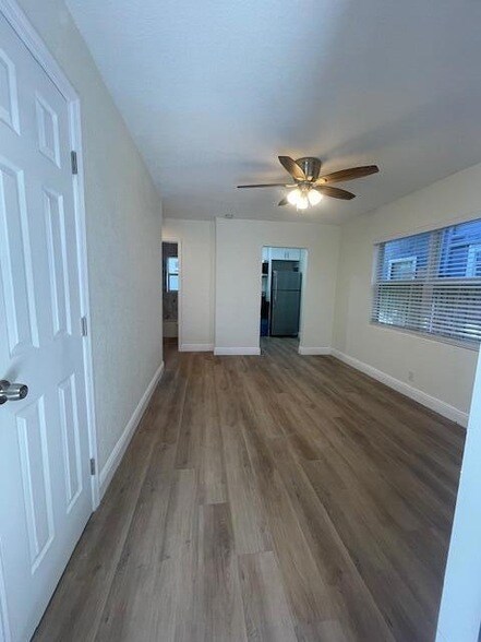 Building Photo - 304 N Tamarind Ave