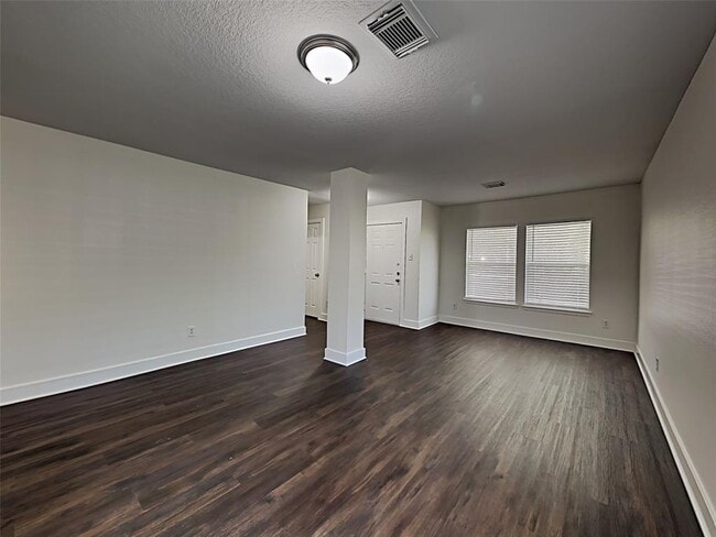 Building Photo - 820 Dragonfly Dr
