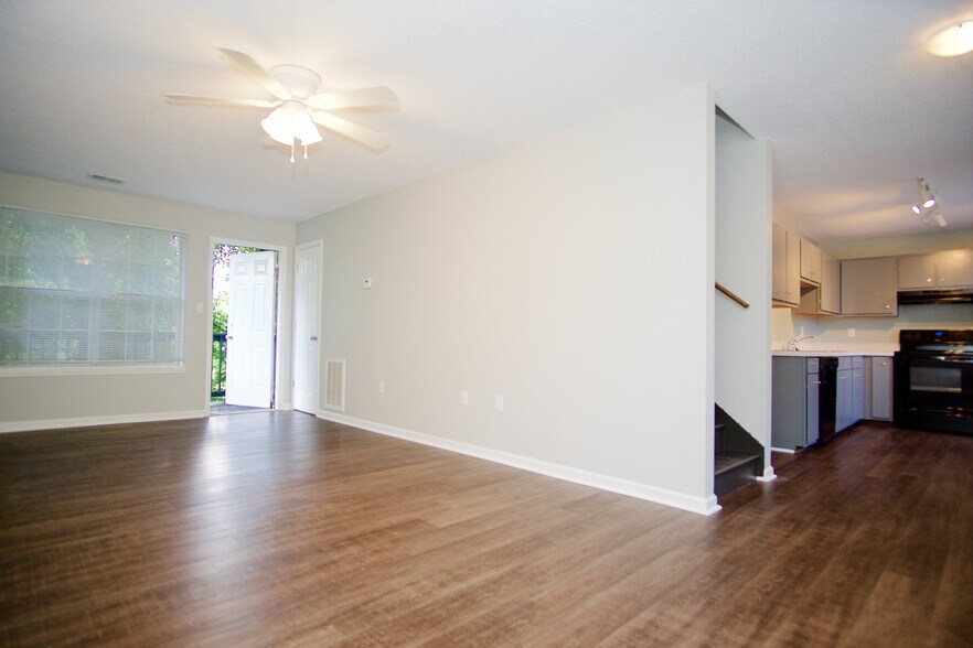 Building Photo - 138 Welch Place, unit 2