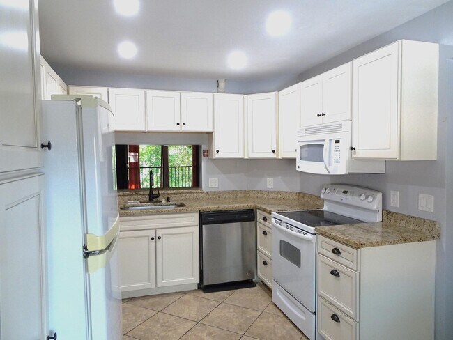 Building Photo - 12260 Sag Harbor Ct