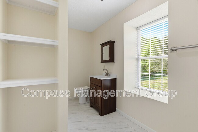 Building Photo - 1690 River Bend Rd