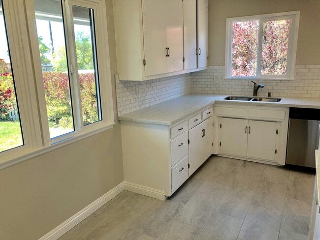 Building Photo - South Redondo - Riviera Village - Quiet and Close to the Beach!