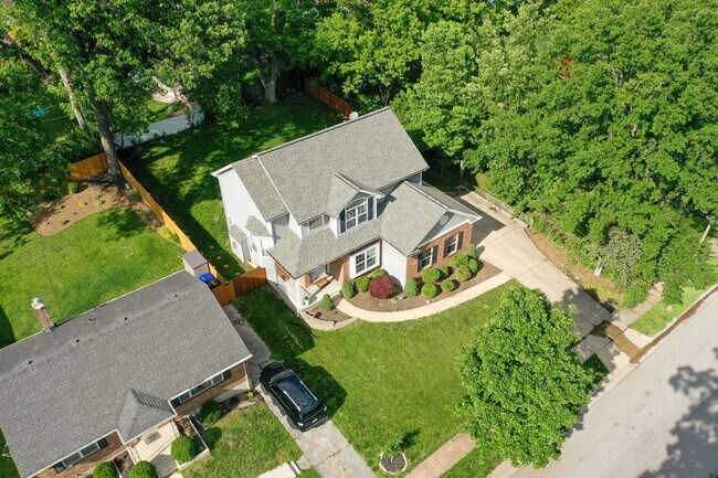 Building Photo - Stunning 4-bedroom, 2.5-bathroom rental of...