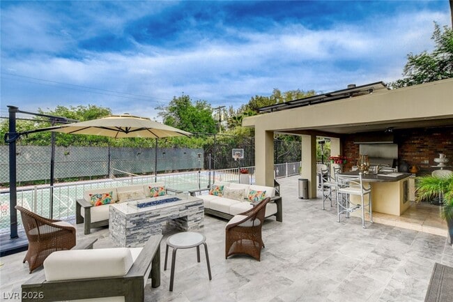 Building Photo - 7001 Alamitos Cir