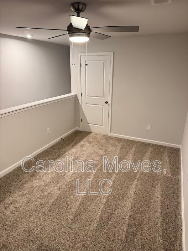 Building Photo - 527 Winding Meadow Ln