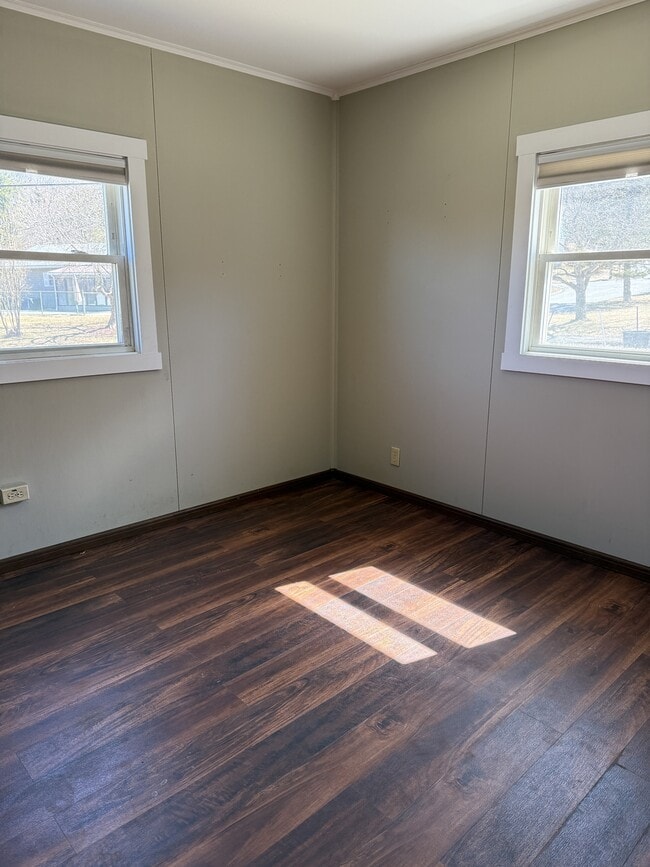 Building Photo - 43 Pleasant View St