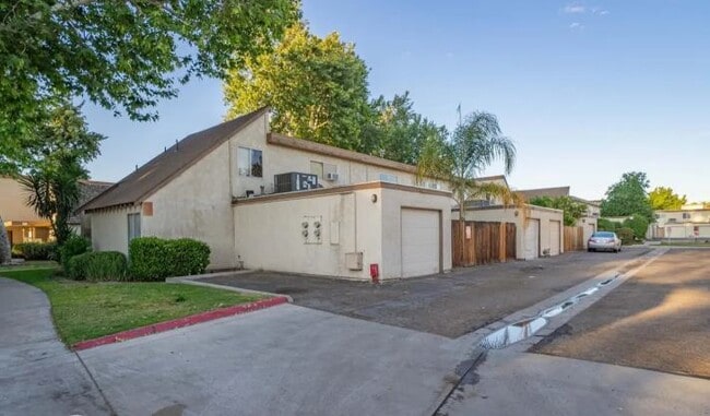 Building Photo - 4800 Nordic Dr