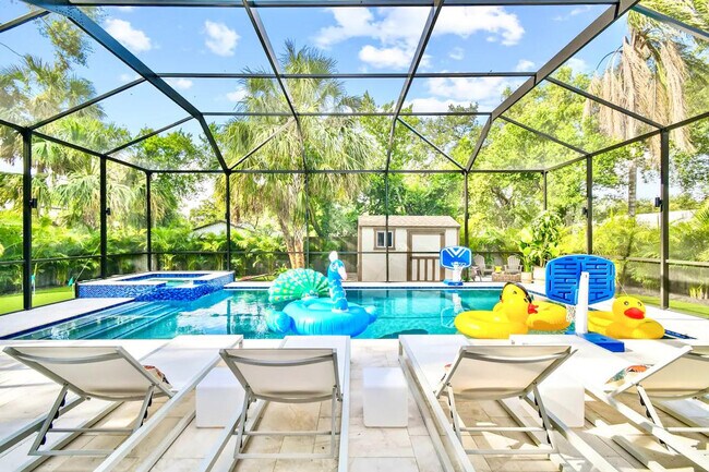 Building Photo - 109 W Hollywood St