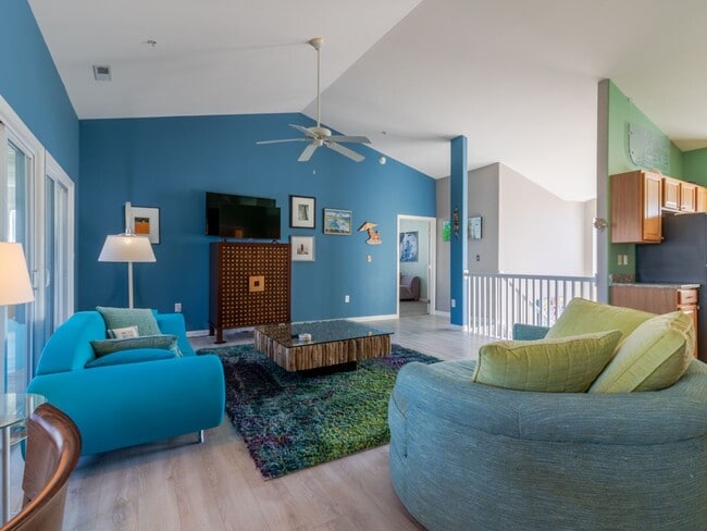 Building Photo - YEAR ROUND RENTAL- FURNISHED - 3 BEDROOM CONDO - WOODS COVE