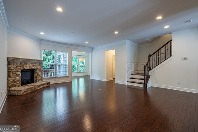 Building Photo - 1504 Woodbridge Way NE