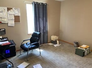 Building Photo - 3 bedroom 2 1/2 bath home in River Rock